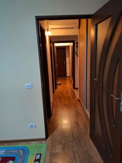 Apartament cu 4 camere decomandat, mobilat în Confecții