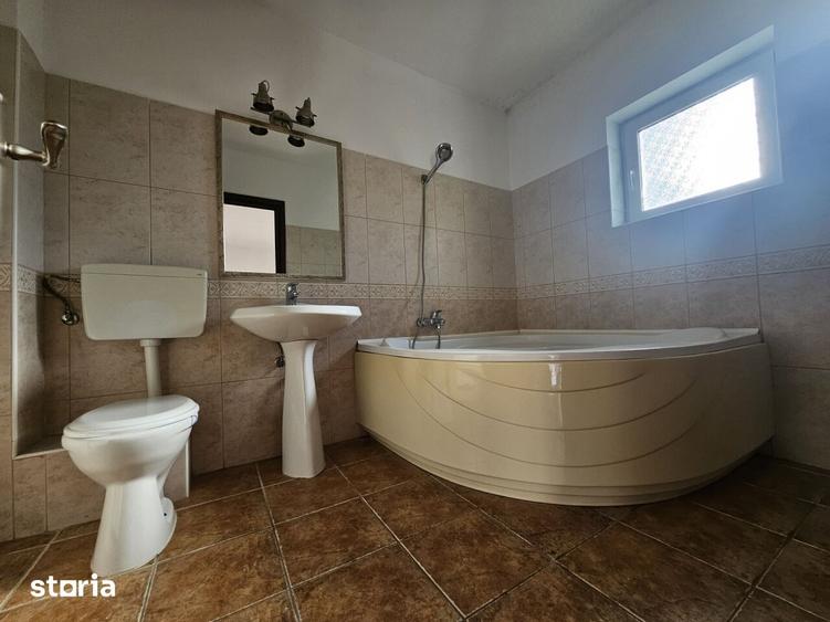 Casă cu 3 camere cu Teren 200 Mp în Central