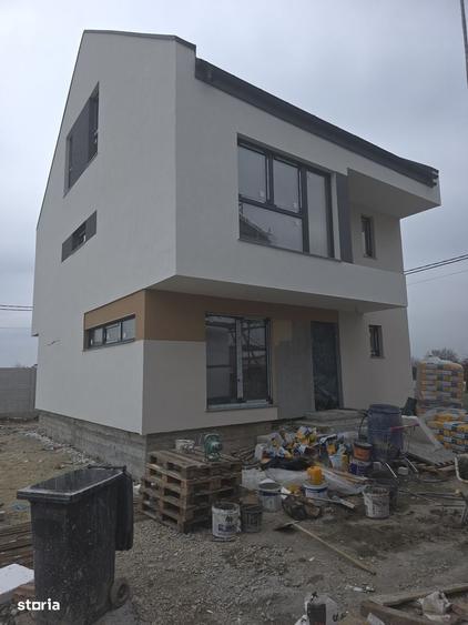 Casă cu 4 camere în Central