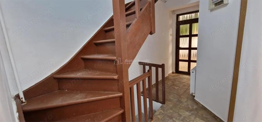 Casă cu 5 camere cu Teren 155 Mp în Muncitoresc