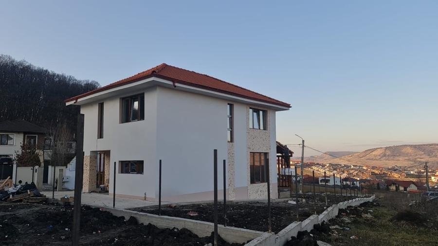 Casă individuală cu 4 camere cu Canalizare în Chinteni
