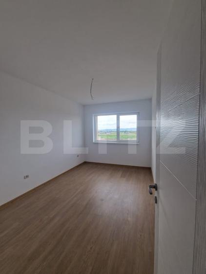 Apartament cu 3 camere decomandat în Sânpetru