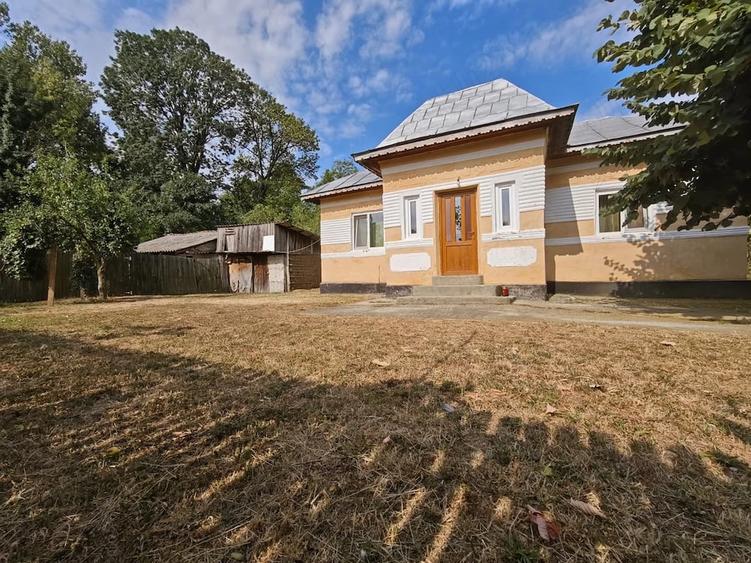 Casă cu 3 camere cu Teren 1264 Mp în Potcoava