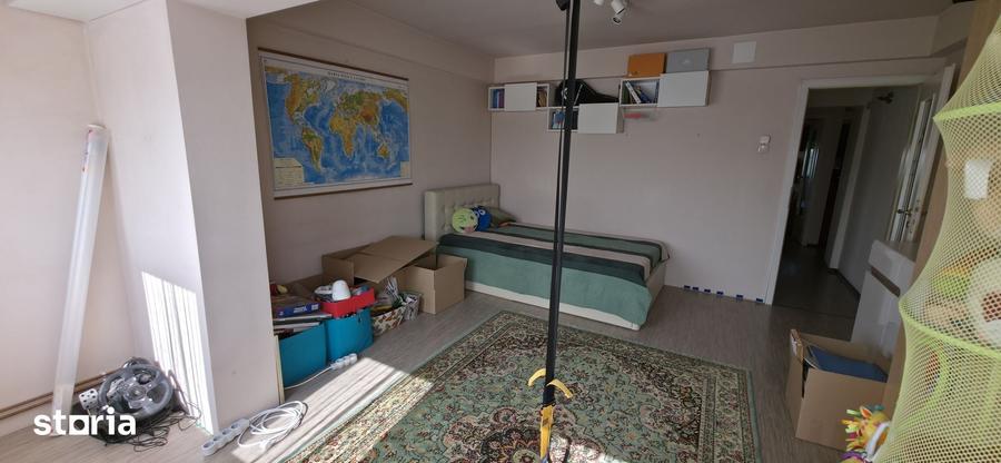 Apartament cu 2 camere decomandat în Est