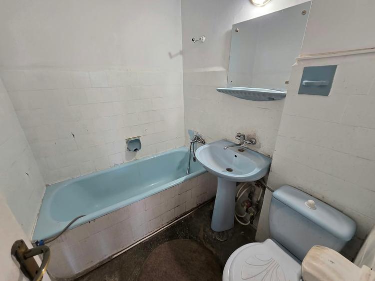 Apartament cu 3 camere decomandat în Gara de Nord