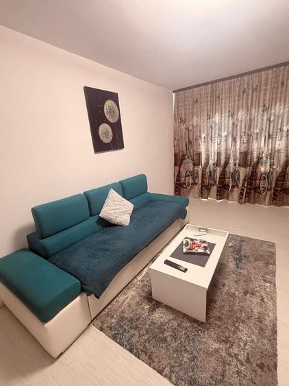 Apartament cu 3 camere decomandat în Exterior Vest