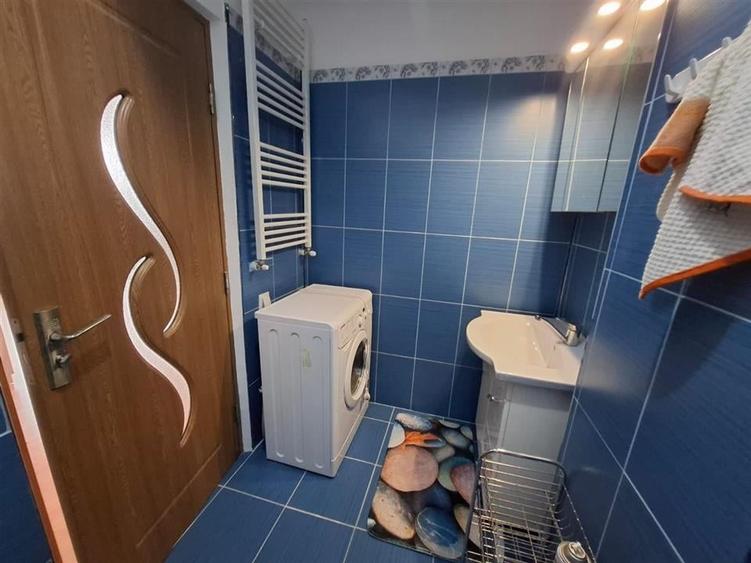 Apartament cu 3 camere semidecomandat, mobilat în Șelimbăr