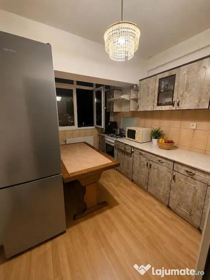 Apartament cu 4 camere decomandat în Frumoasa