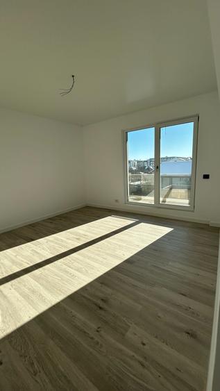 Apartament cu 3 camere semidecomandat în Albert