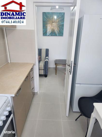Apartament cu 3 camere semidecomandat, mobilat în Ultracentral