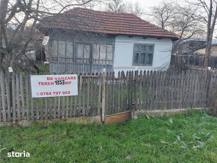 Teren de 1353 mp, în Beceni