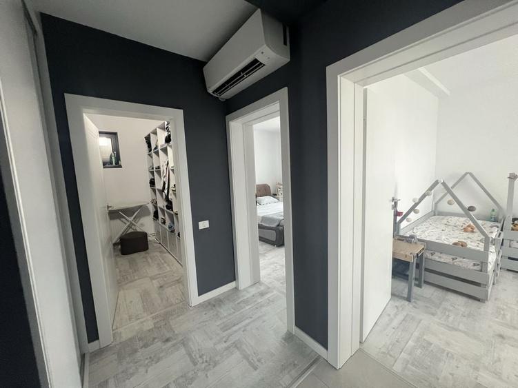 Casă cu 4 camere în Plaiul Vulcanești