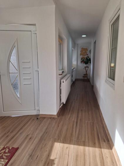 Casă cu 2 camere decomandat în Central