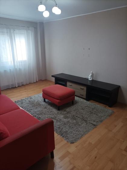 Apartament cu 3 camere decomandat în Nicolina