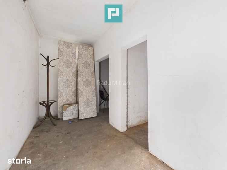 Casa cu multiple destinatii in Galsa