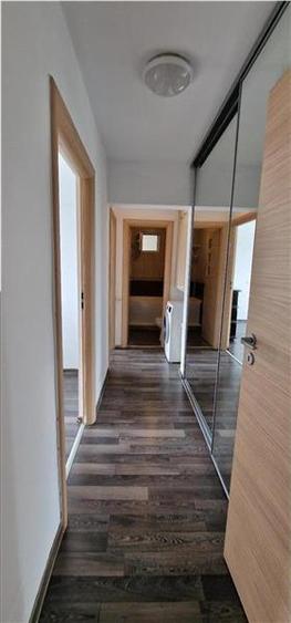 Apartament cu 3 camere semidecomandat, mobilat în Dristor