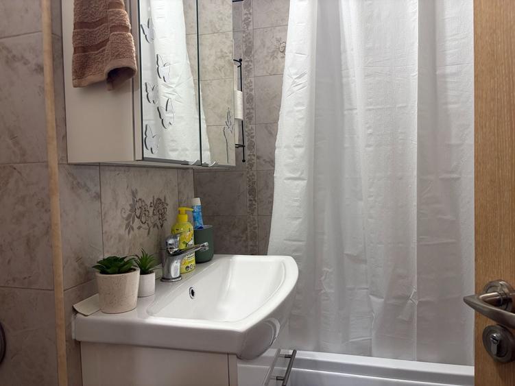 Apartament cu 2 camere decomandat, mobilat în Șura Mare