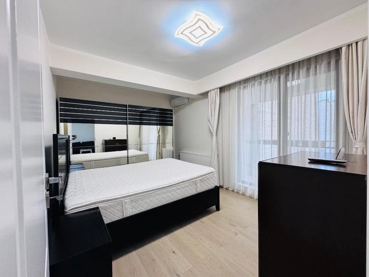 Apartament cu 3 camere semidecomandat în Banu Manta