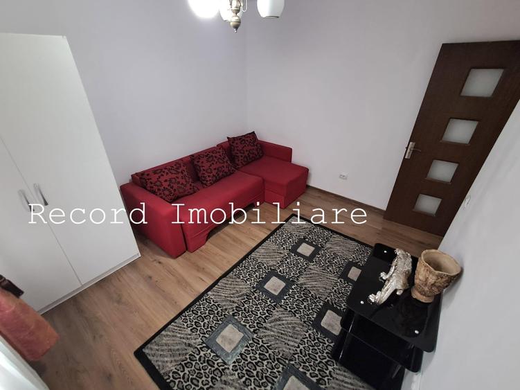 Apartament cu 3 camere semidecomandat în Florești