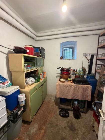 Casă individuală cu 6 camere cu Canalizare în Central