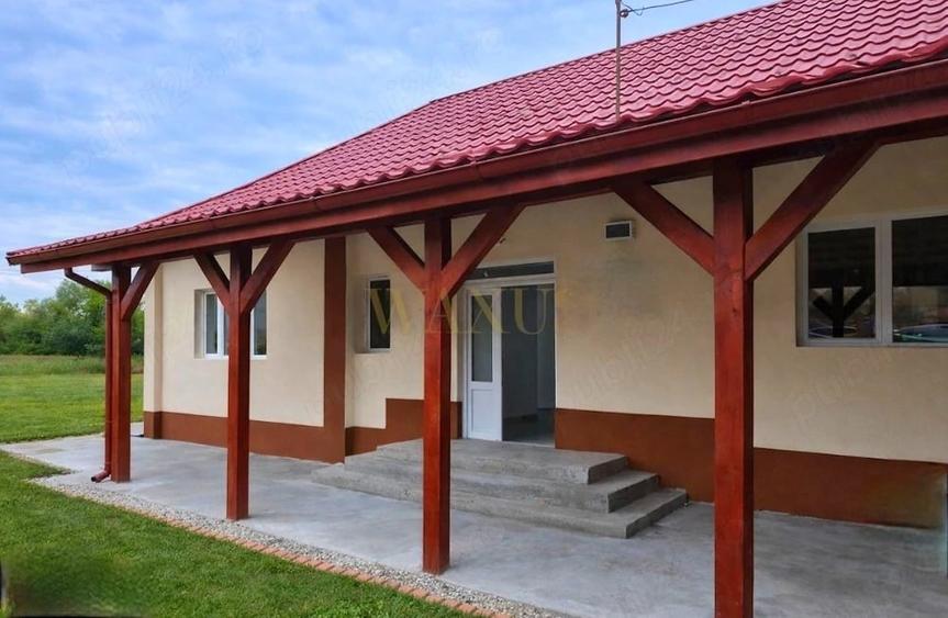Casă cu Teren 10000 Mp în Căianu