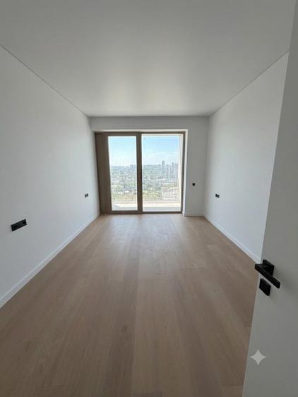 Apartament cu 4 camere decomandat în Petricani