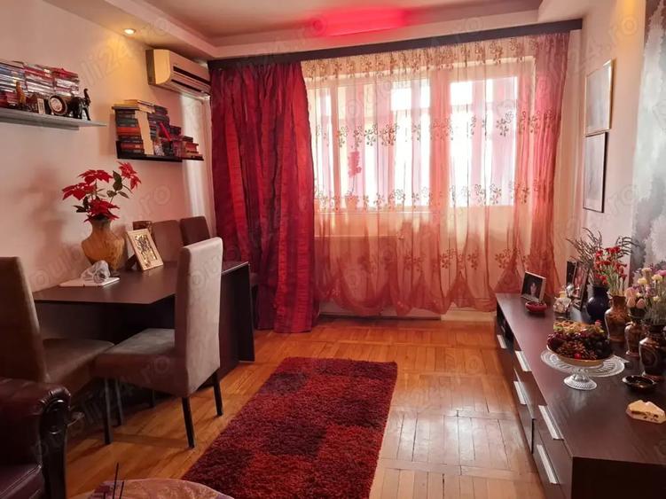 Apartament cu 2 camere decomandat în Micro 5