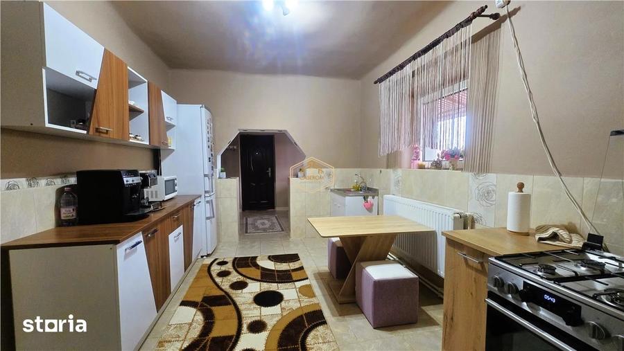 Casă cu 2 camere cu Teren 1528 Mp în Central