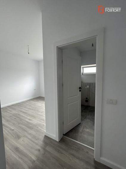 Duplex cu 5 camere cu Canalizare în Ghiroda