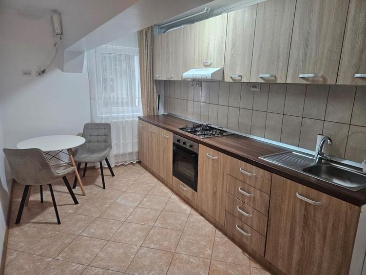 Garsonieră decomandată în Central