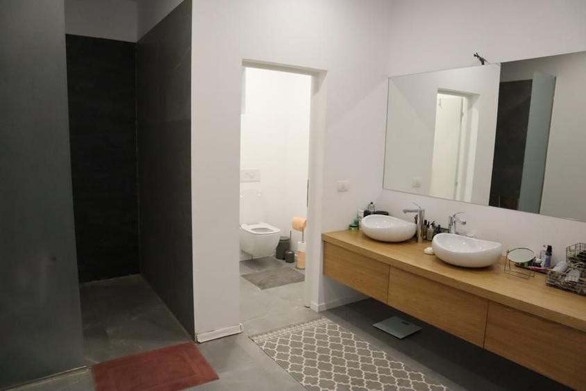 Casă individuală cu 6 camere cu Piscina în Nord