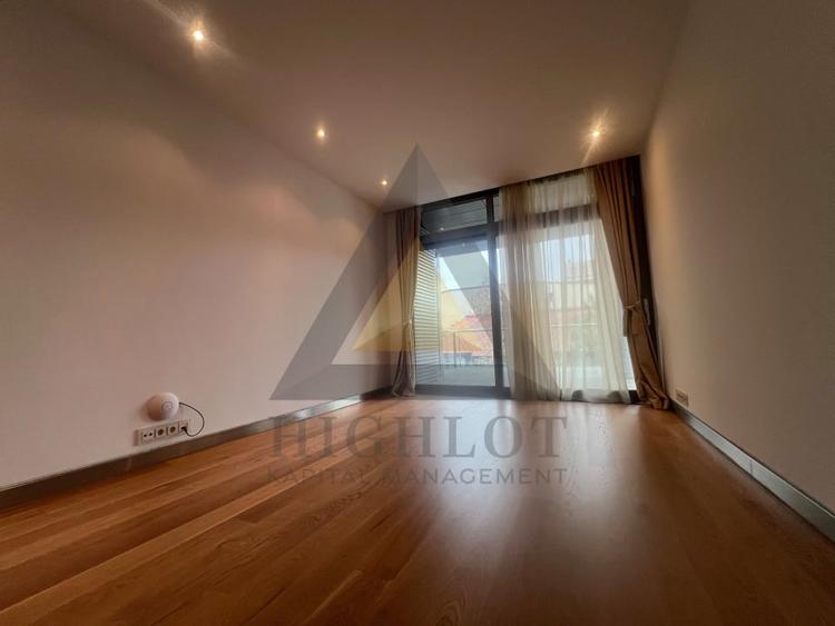Apartament cu 4 camere semidecomandat în Kiseleff