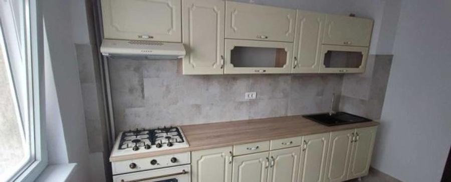 Apartament cu 4 camere semidecomandat, mobilat în Ștefan cel Mare