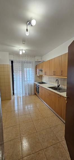 Apartament cu 4 camere decomandat, mobilat în Barbu Văcărescu