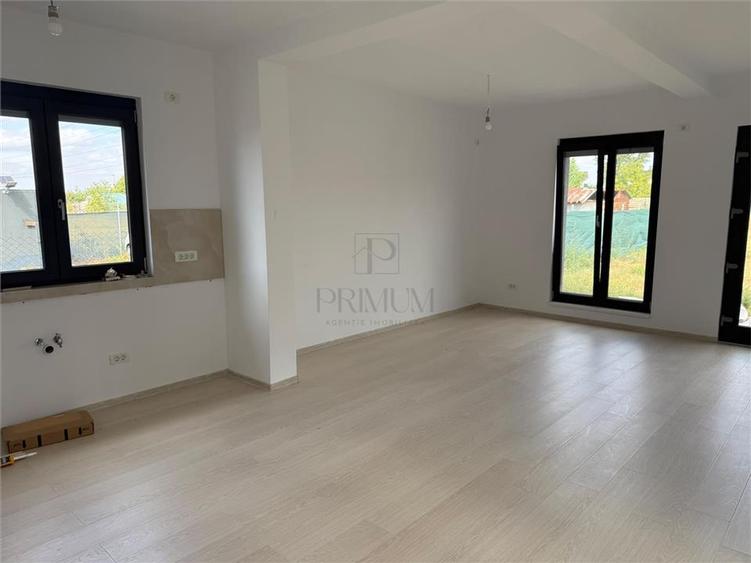 Casă individuală cu 3 camere cu Canalizare în Giroc