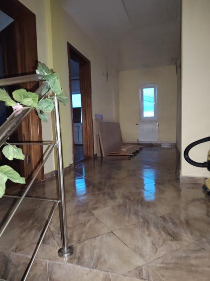 Casă cu 4 camere cu Teren 300 Mp în Central