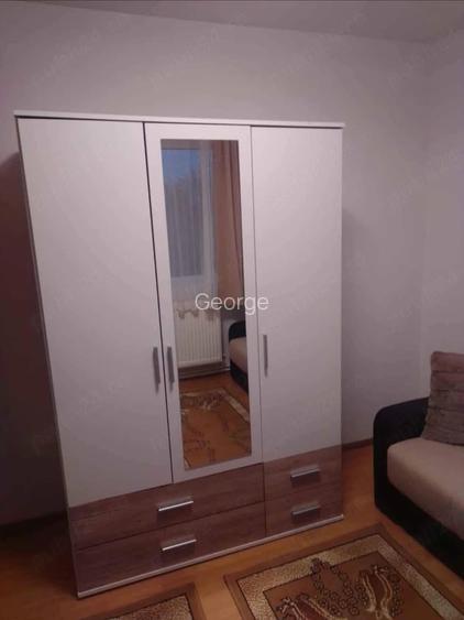 Vand ap. cu 2 camere, vizavi de universitate, pe Babes, aproape de Vivo
