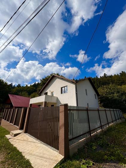 Vila de Vânzare în Cheia, Prahova - Relaxare și Confort într-un Cadru Natural - 40