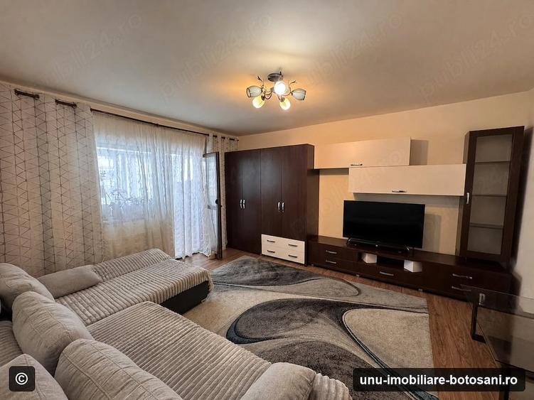 Apartament cu 4 camere decomandat în Central