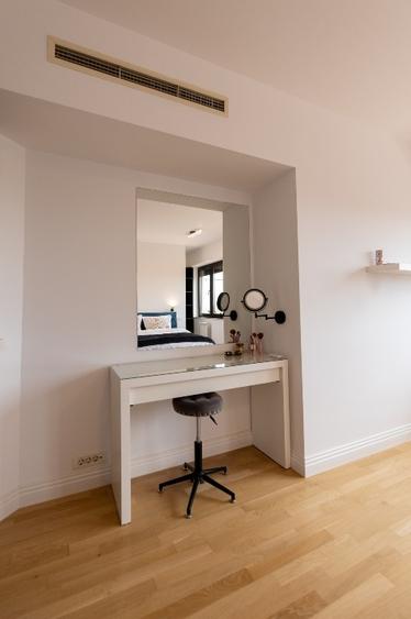 Apartament cu 4 camere semidecomandat, mobilat în Herăstrău