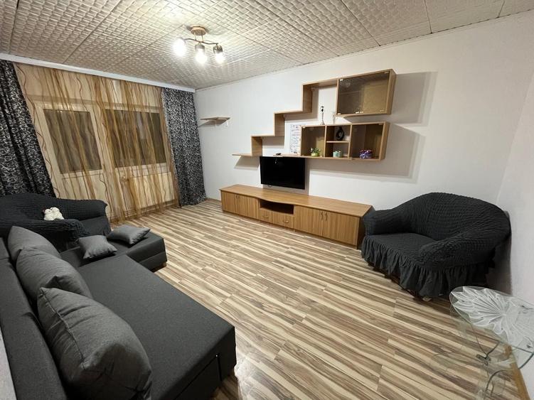 Apartament cu 3 camere decomandat în Exterior Vest