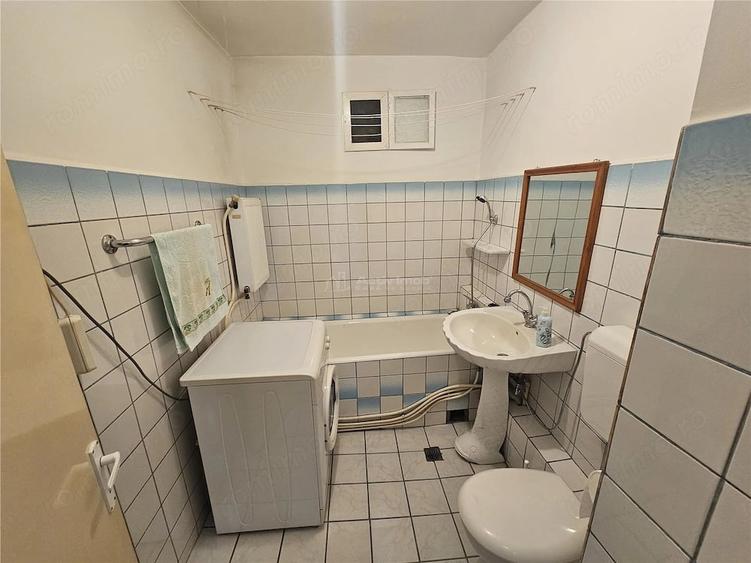 Apartament cu 2 camere decomandat în Cuptoare (Reșița)