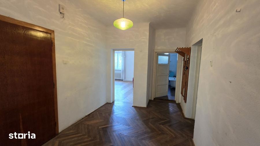 Apartament cu 4 camere în Sub Arini