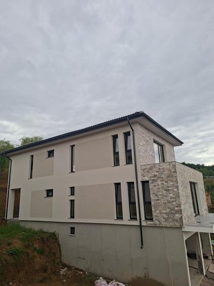 Casă individuală cu 4 camere cu Garaj în Jucu de Sus