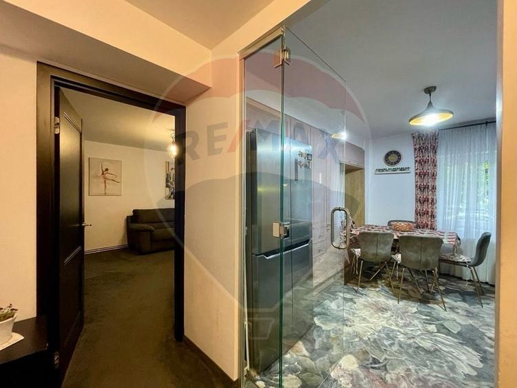 Apartament cu 4 camere decomandat, mobilat în Noua