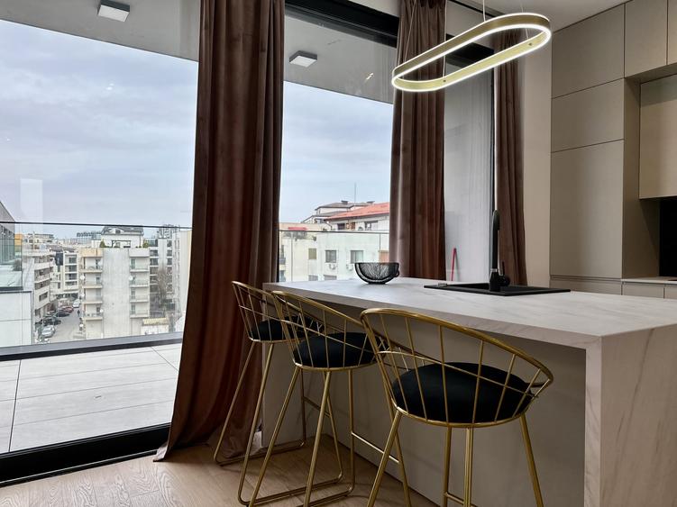 Apartament cu 5 camere decomandat, mobilat în Nord