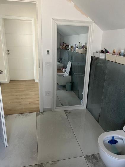 Casă individuală cu 6 camere cu Canalizare în Dumbrăvița