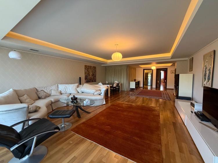 Apartament cu 4 camere decomandat în Herăstrău