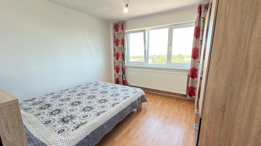 Apartament cu 2 camere semidecomandat, mobilat în Est