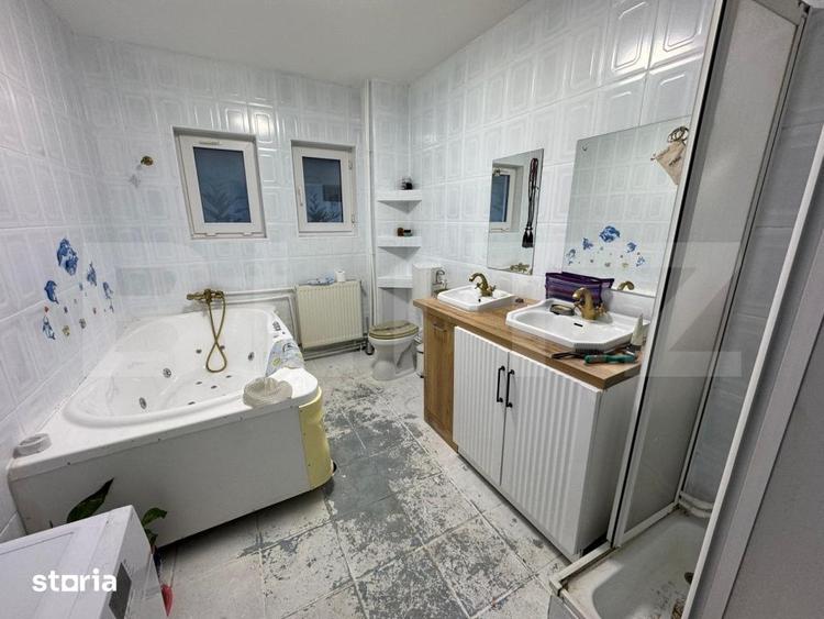 Casă cu 5 camere cu Canalizare în Central